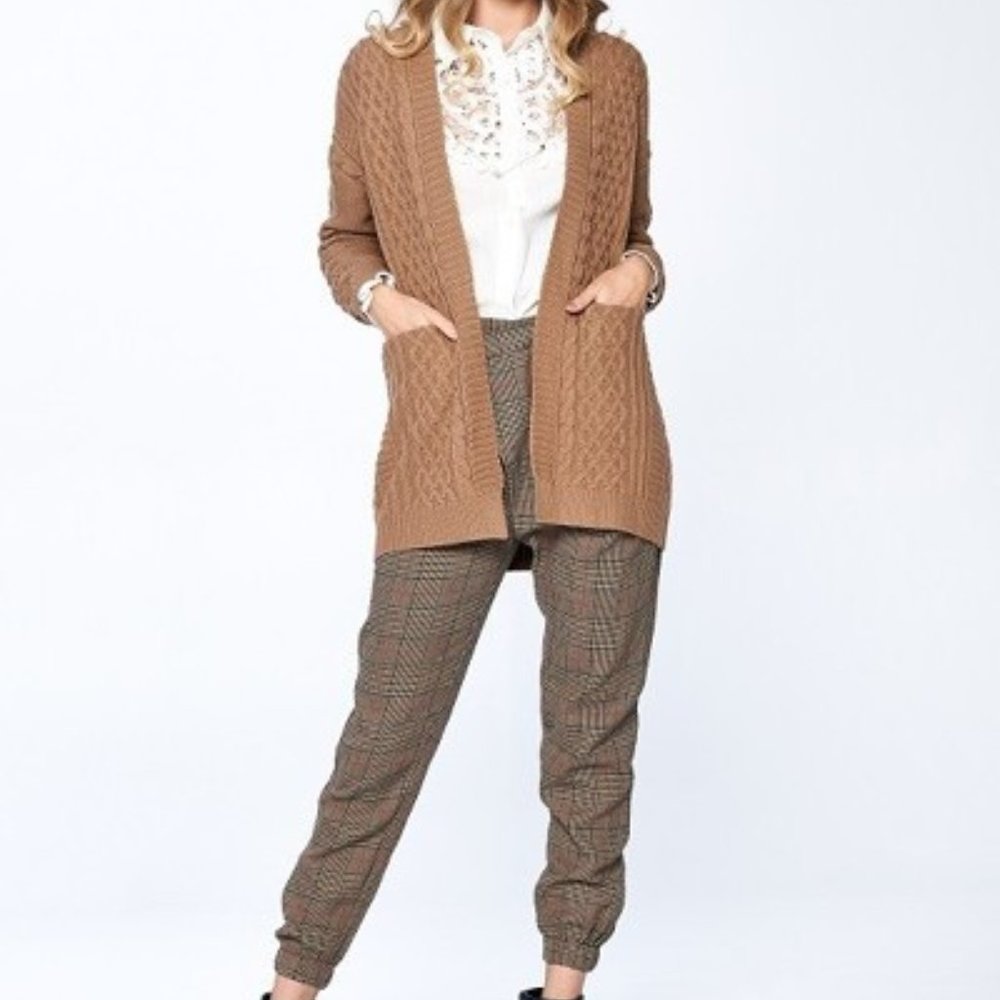 Tan knit cardigan with 2 pockets